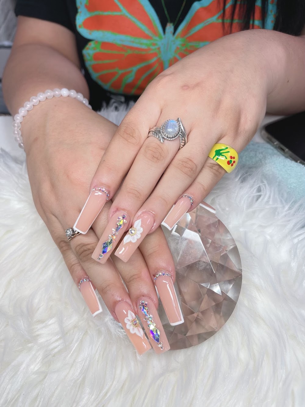 Sunny Hair & Nails